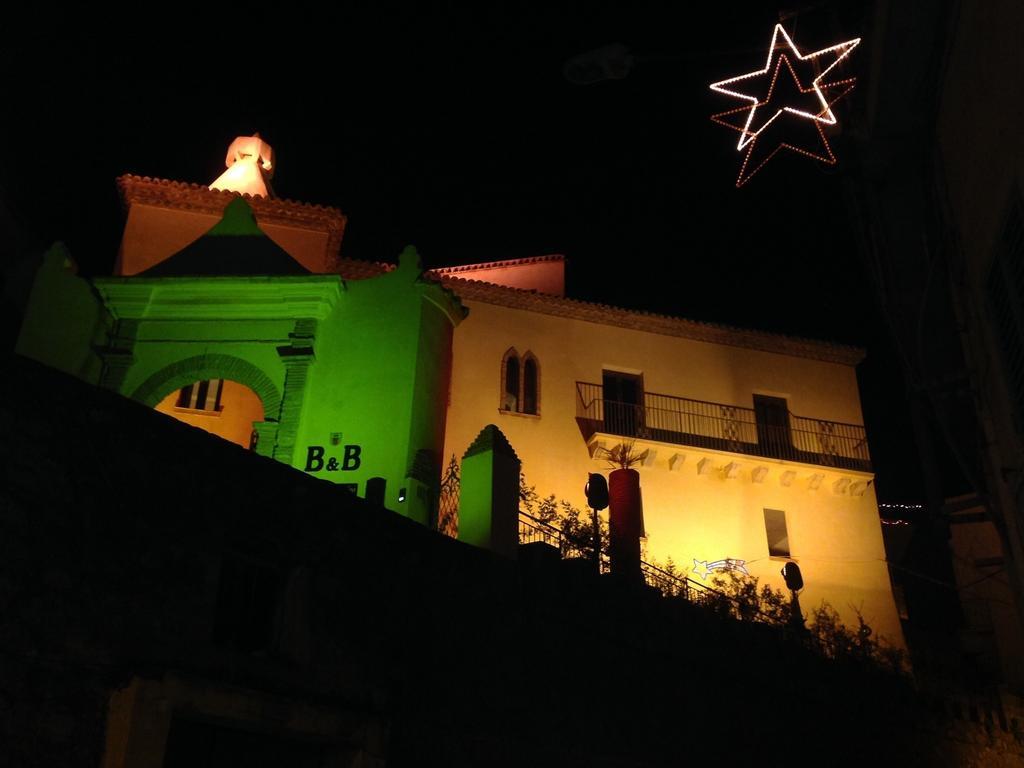 Palazzo Madeo - Residenza D'Epoca Bed & Breakfast Crosia ภายนอก รูปภาพ