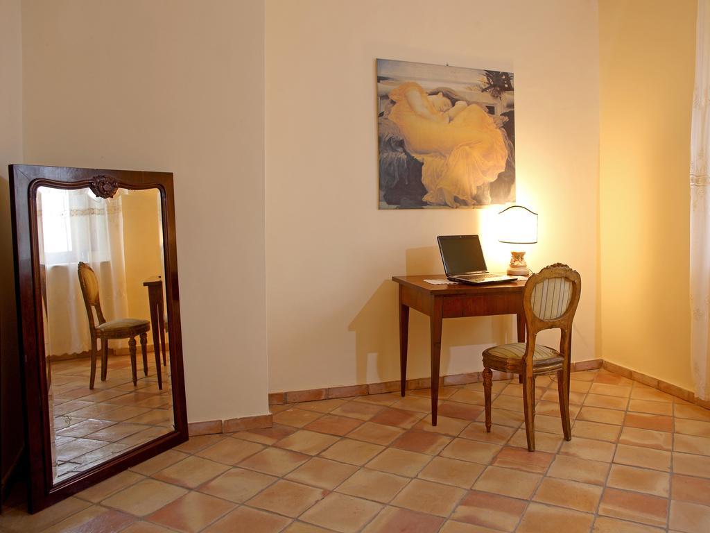 Palazzo Madeo - Residenza D'Epoca Bed & Breakfast Crosia ภายนอก รูปภาพ