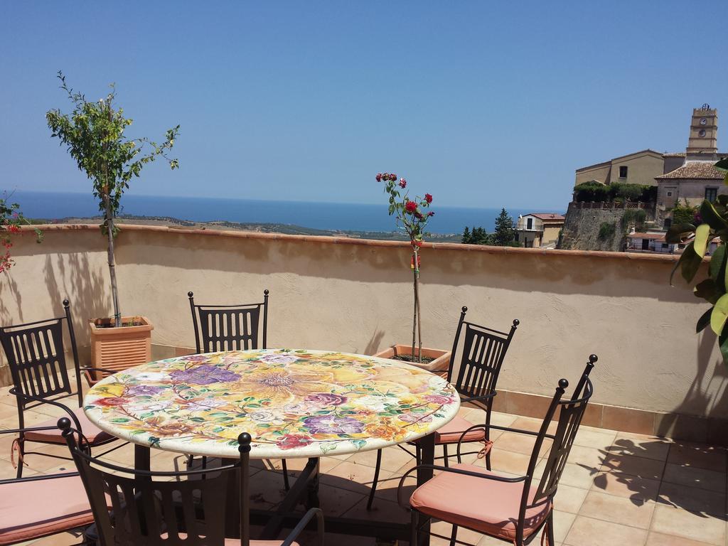 Palazzo Madeo - Residenza D'Epoca Bed & Breakfast Crosia ภายนอก รูปภาพ