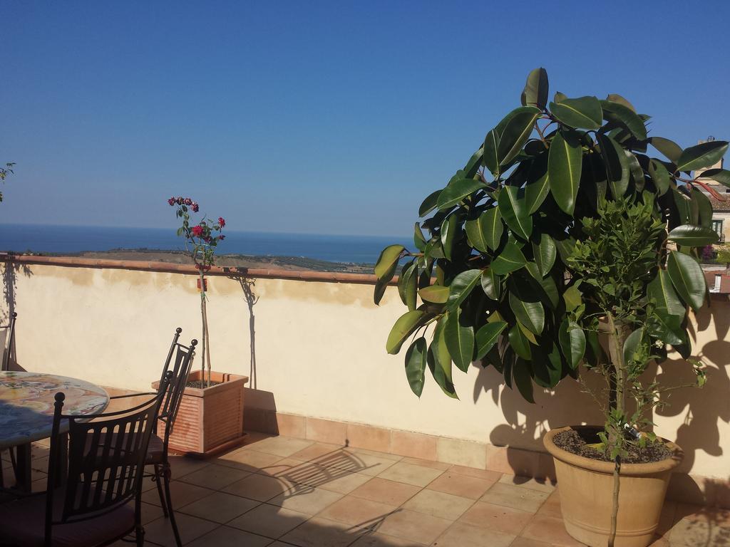 Palazzo Madeo - Residenza D'Epoca Bed & Breakfast Crosia ภายนอก รูปภาพ