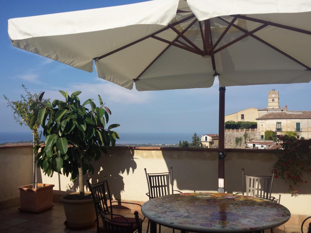 Palazzo Madeo - Residenza D'Epoca Bed & Breakfast Crosia ภายนอก รูปภาพ