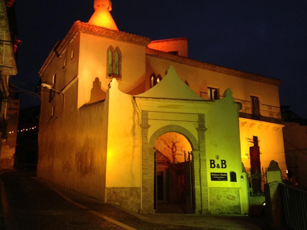 Palazzo Madeo - Residenza D'Epoca Bed & Breakfast Crosia ภายนอก รูปภาพ