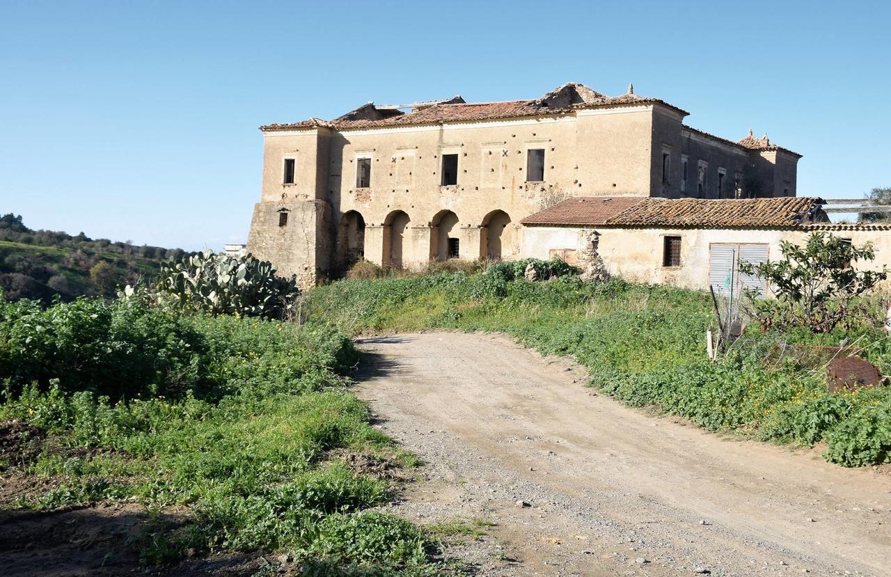 Palazzo Madeo - Residenza D'Epoca Bed & Breakfast Crosia ภายนอก รูปภาพ